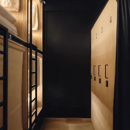 Westay Capsule Hostel Dubai Buitenkant foto